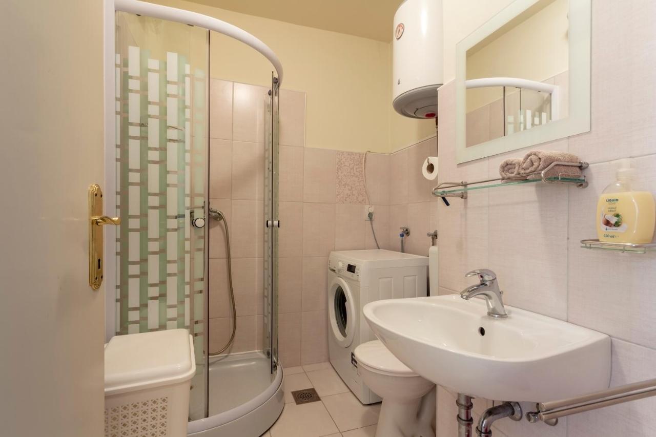 Atelier Apartment Pula Bagian luar foto
