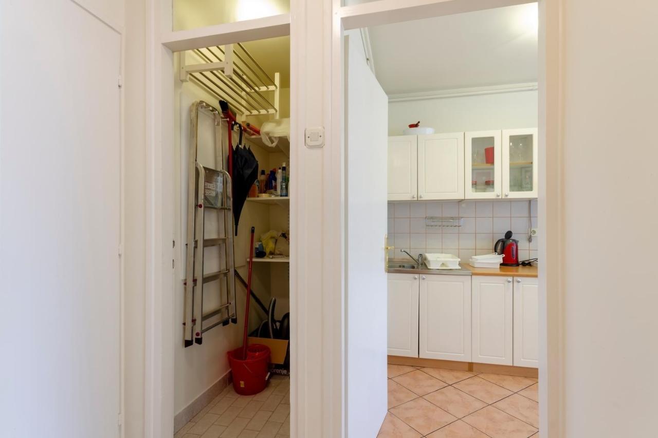 Atelier Apartment Pula Bagian luar foto